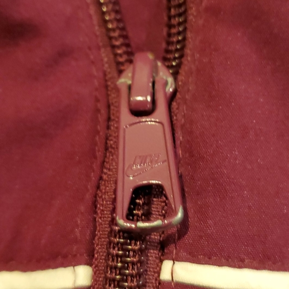 Girls' Nike Jacket - Picture 4 of 4